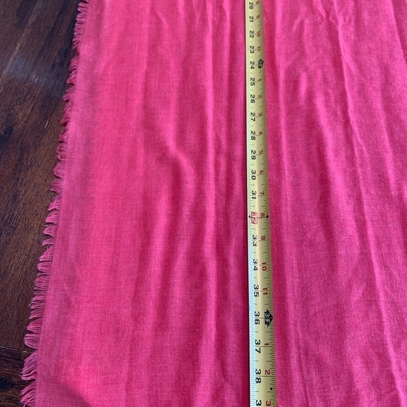 🎉Long, wide lightweight pink scarf with lightly friended edges. - Picture 4 of 7